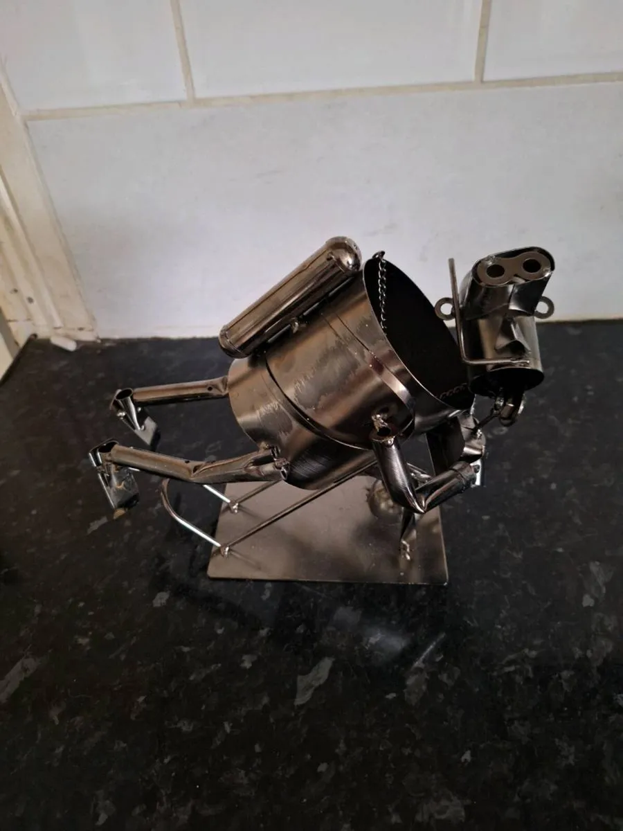 Novelty metal wine bottle holder - Image 2