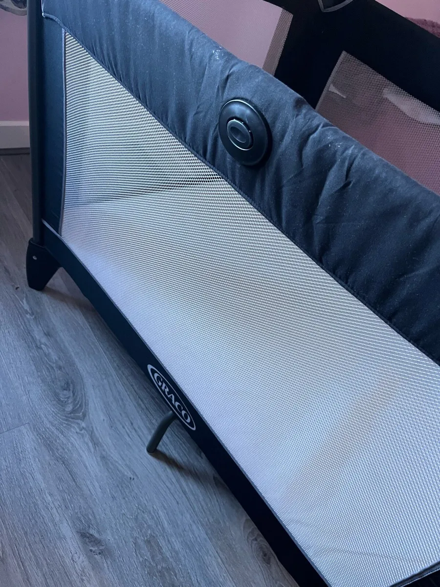 Travel cot - Image 2