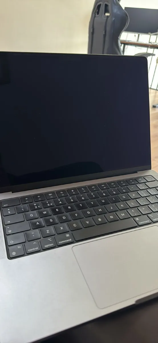 Macbook pro M3 14"(Dec 2023) - Image 3