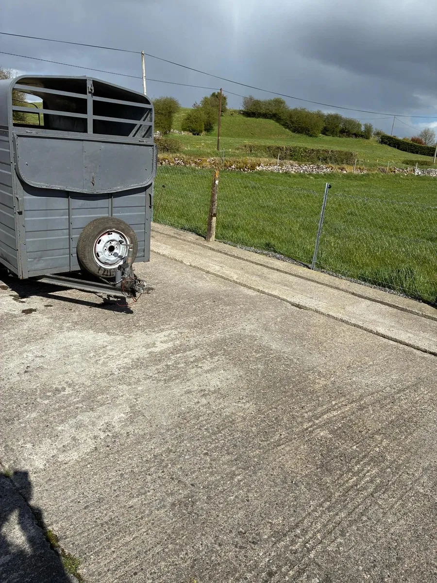 Cattle trailer for sale - Image 2