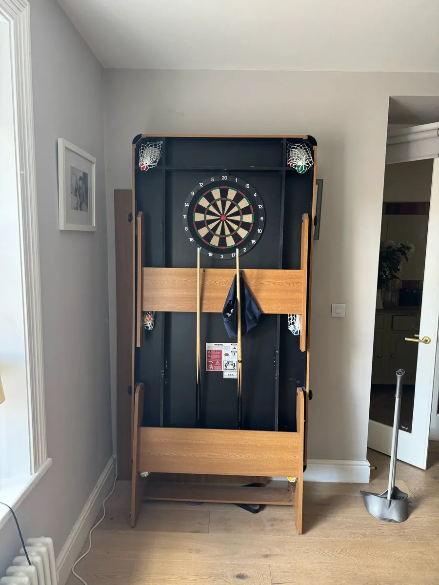 Pool table - Image 1