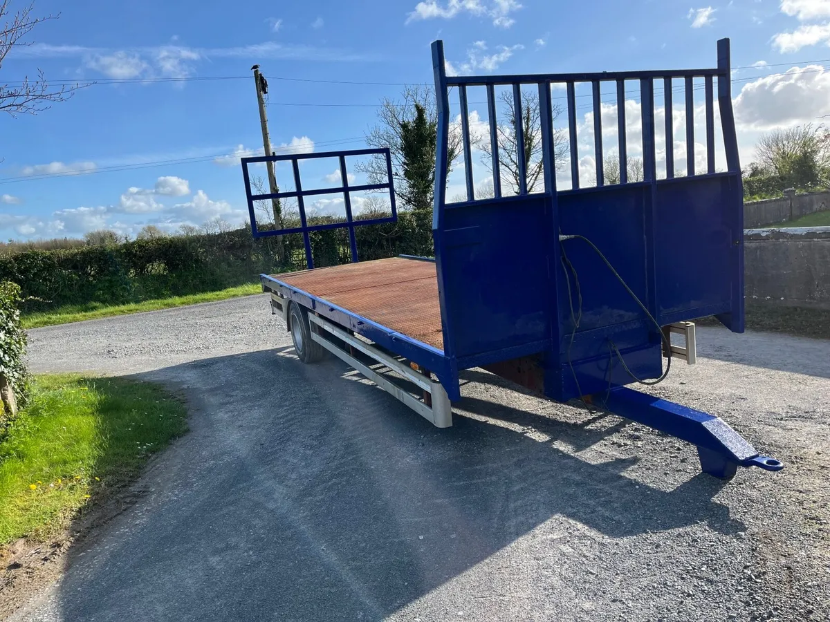 Bale trailer - Image 1