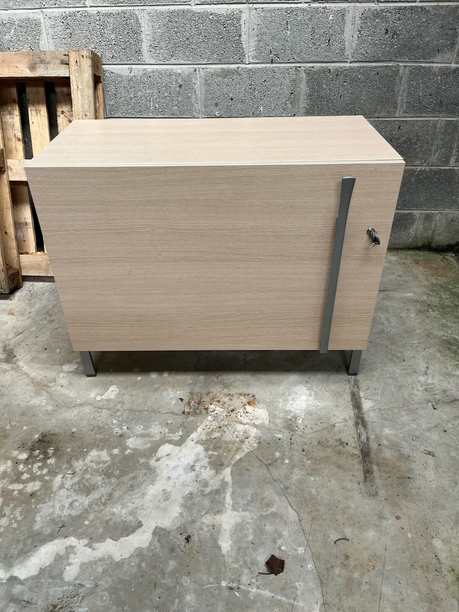 Office desk - Image 1