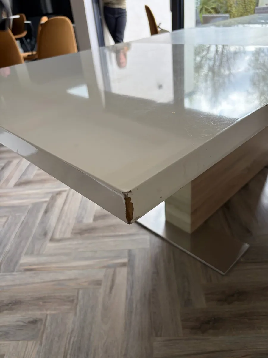 Dining table - Image 3