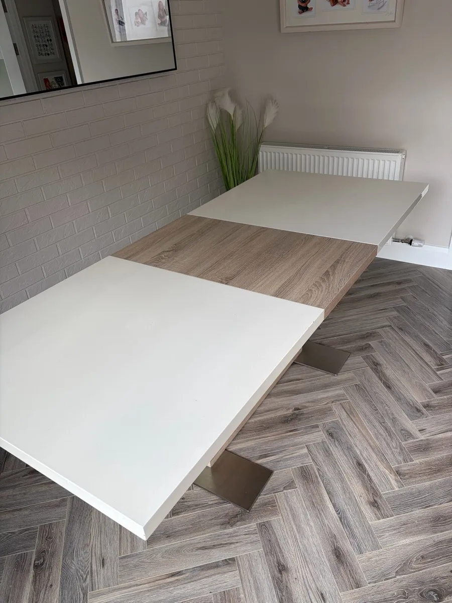 Dining table - Image 2