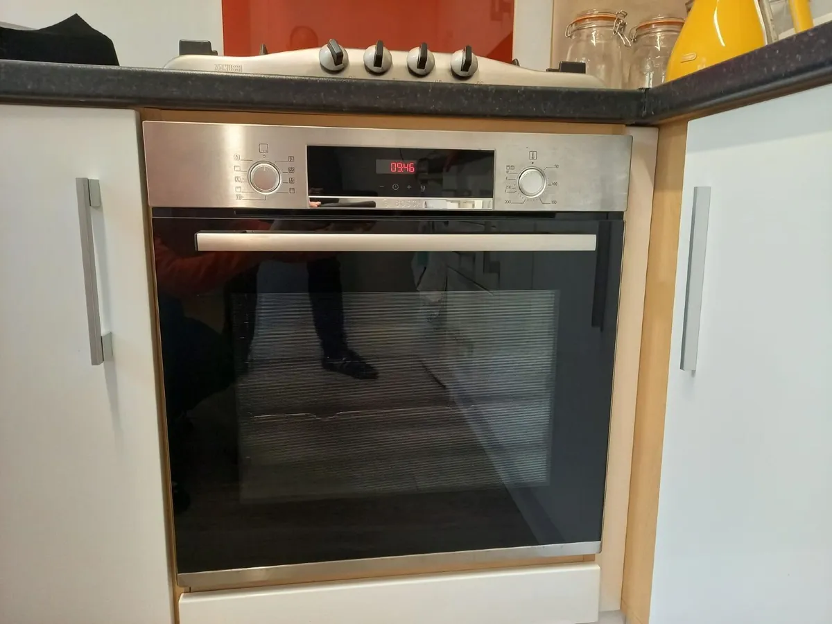 Bosch Single Oven (Pyrolytic Self-Cleaning) - Image 1