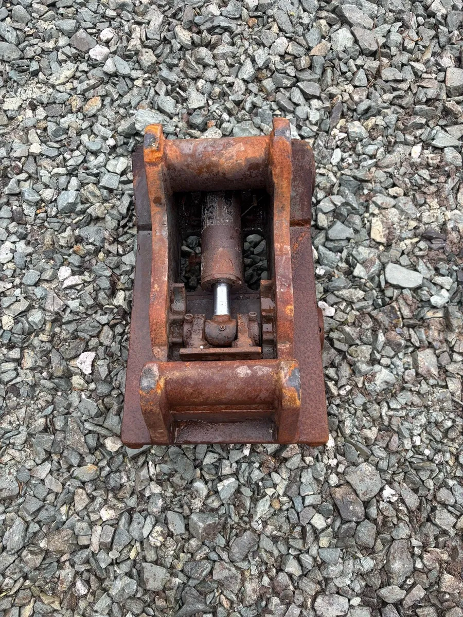 Geith and Dromone hitch - Image 1