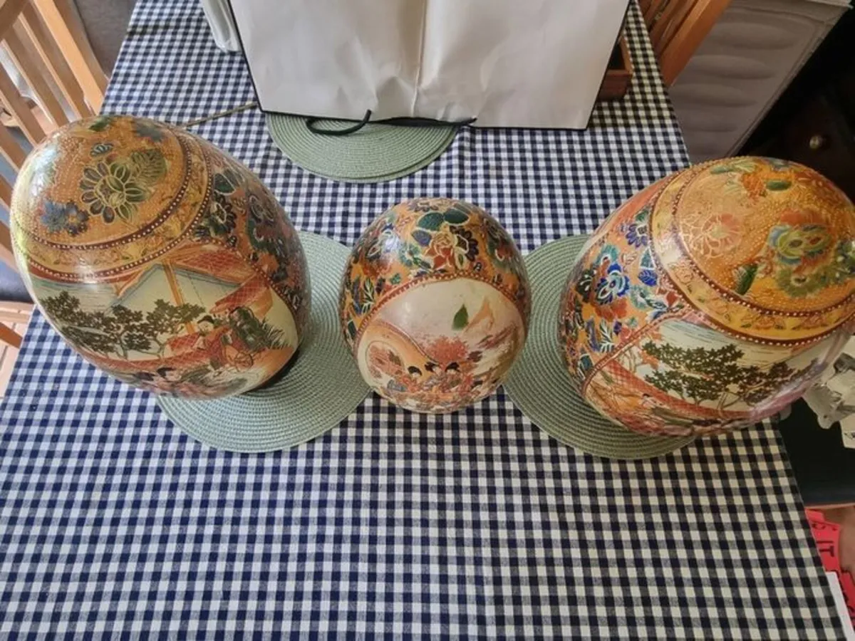 Three vintage Japanese Satsuma eggs - Image 2