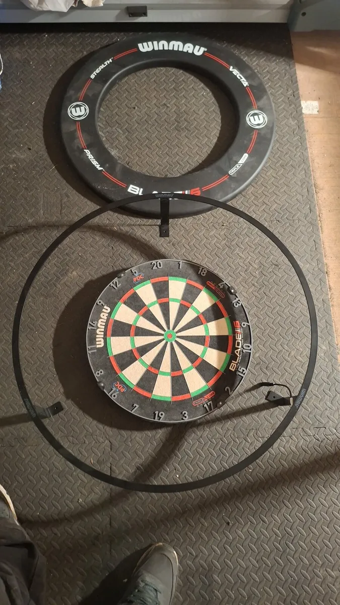Winmau blade 6, light ring, board surround