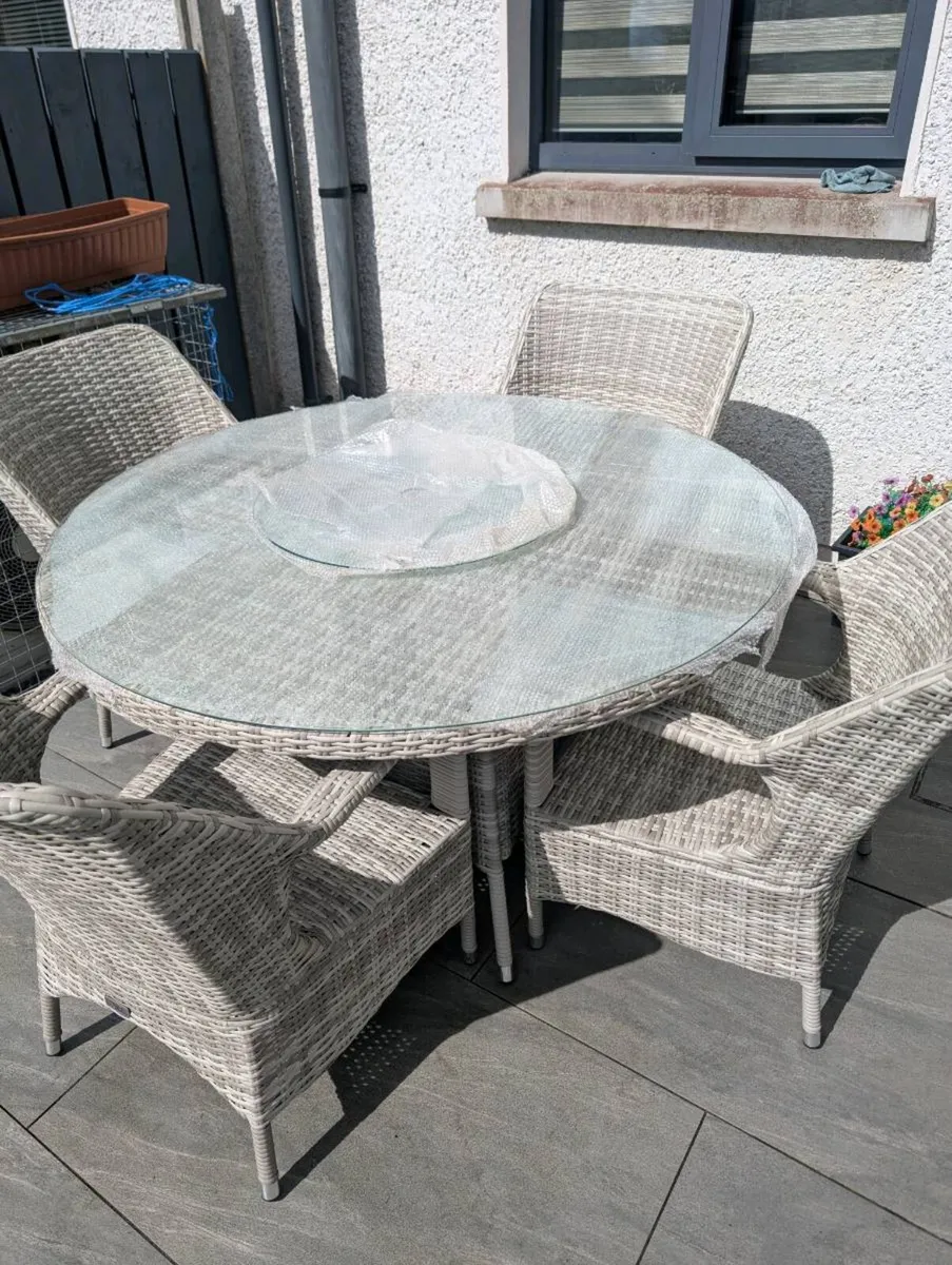 Garden furniture - Image 1
