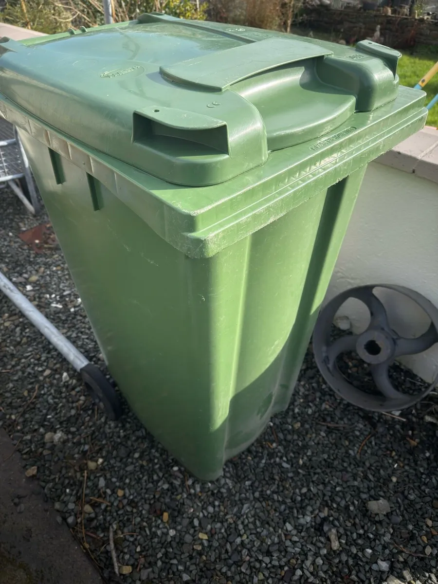 Wheelie bins - Image 3