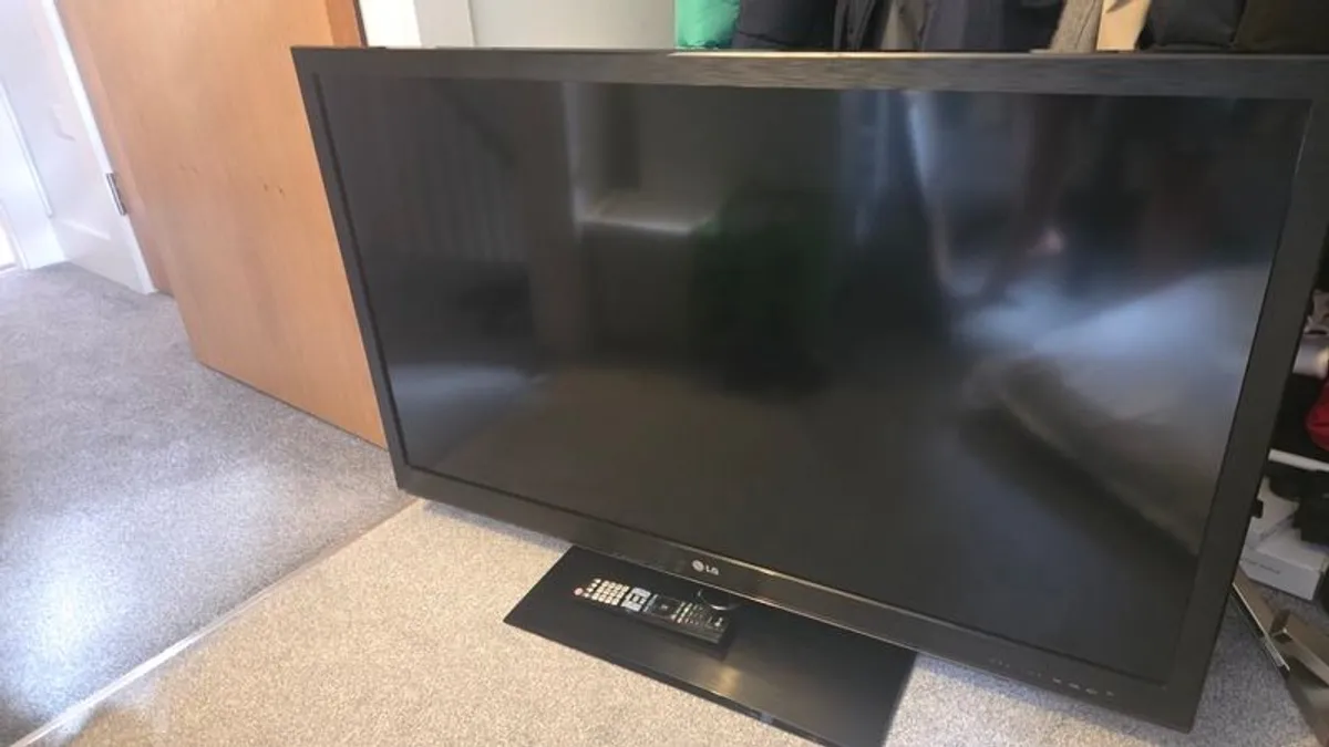 LG TV 47 inch Full HD - Image 1