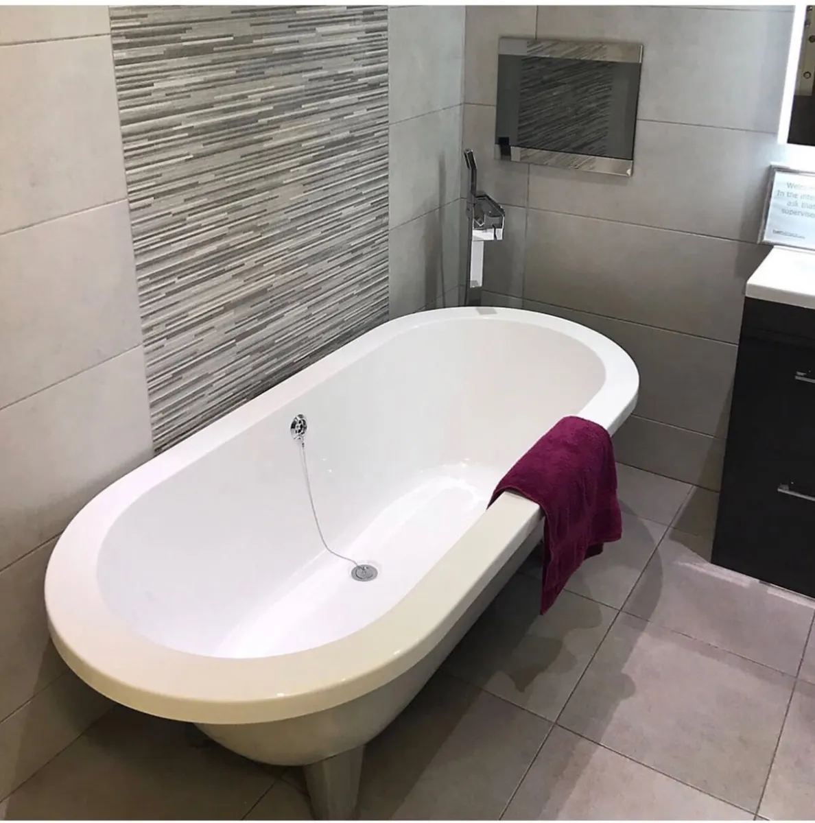 Victor Benson flat top freestanding bath - Image 2