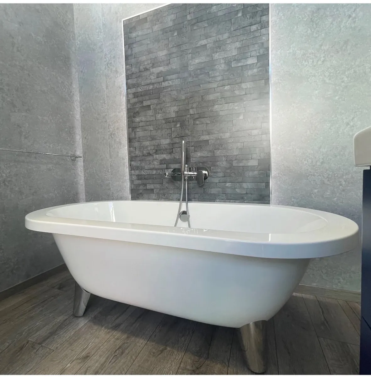 Victor Benson flat top freestanding bath - Image 3