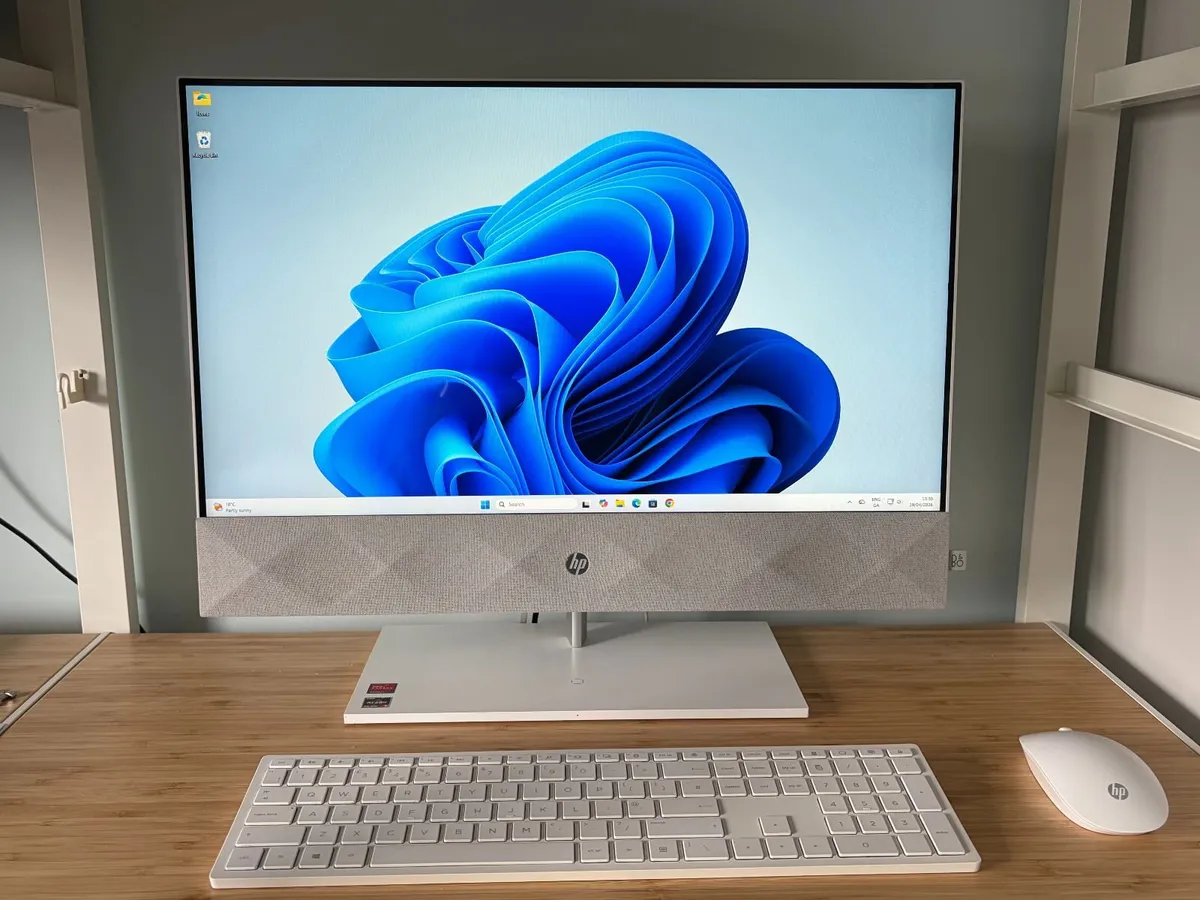 HP Pavilion All-in-One 24" Desktop Computer - Image 1