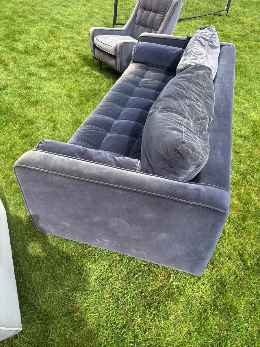 3 seater couch + 2 chairs - Image 1