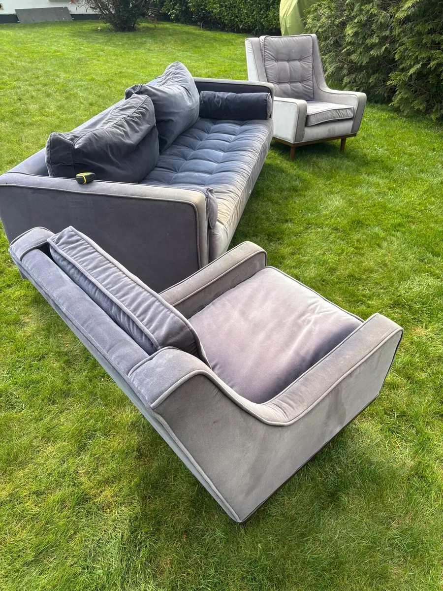 3 seater couch + 2 chairs - Image 2