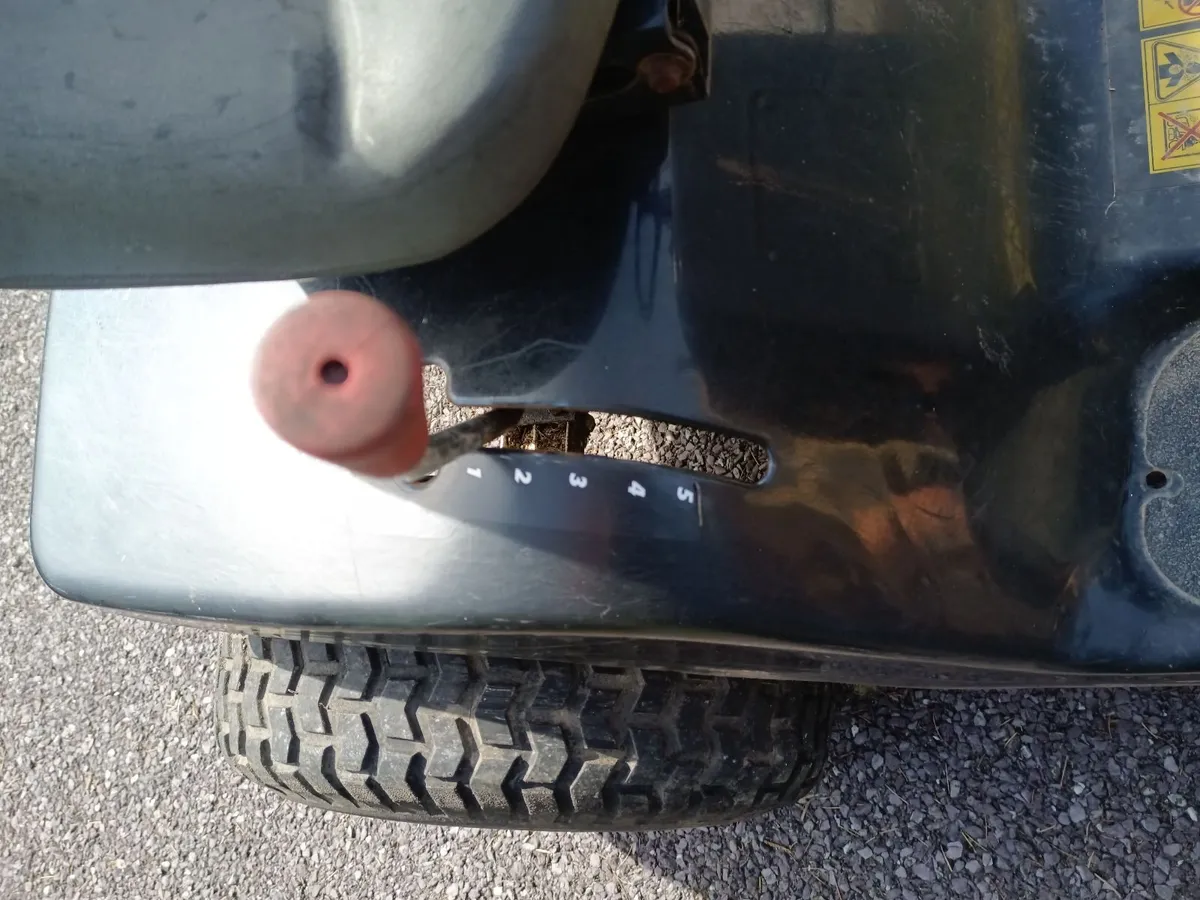 Garden tractor - Image 1