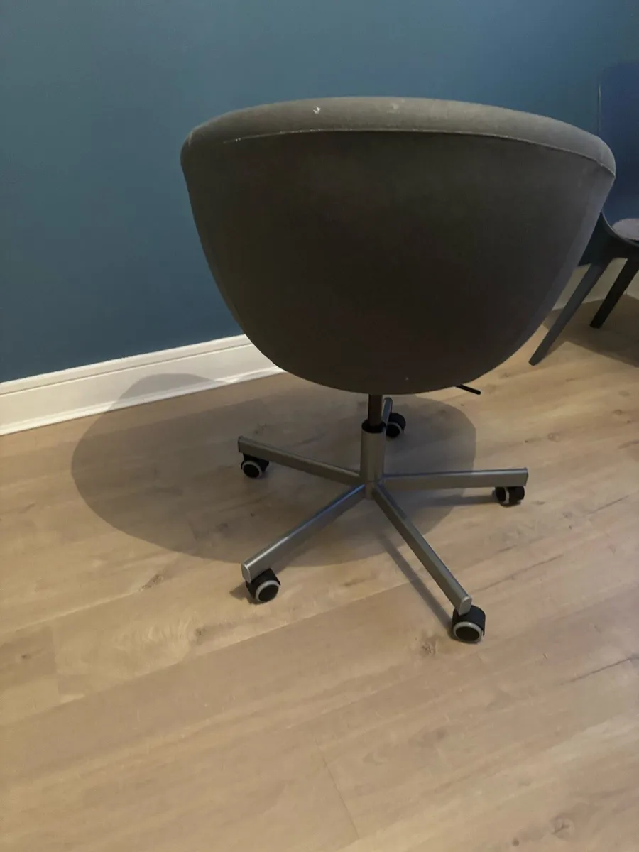 Stylish office chair - Image 3