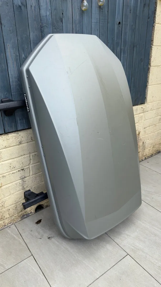Roof Box with Roof Bars - Image 1