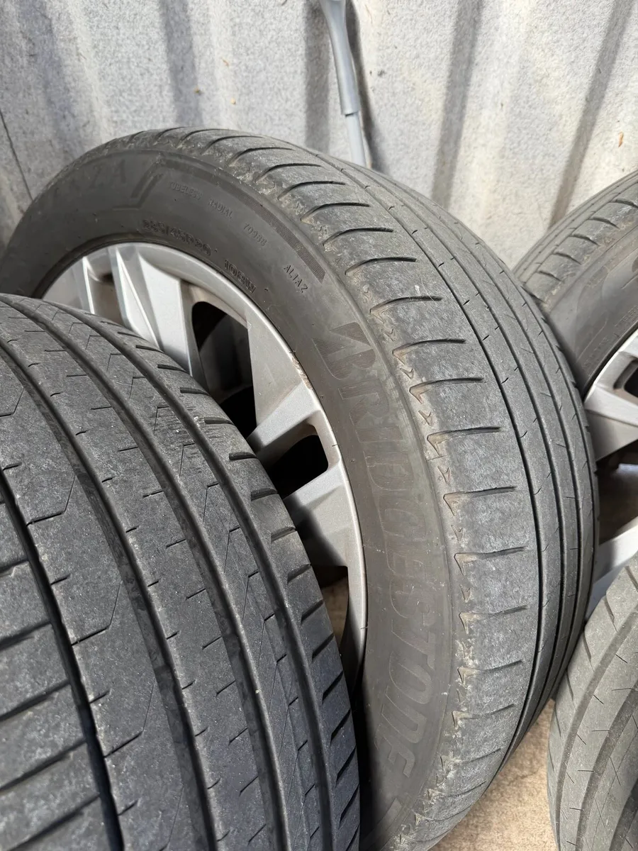 Q7 20” genuine alloys - Image 2