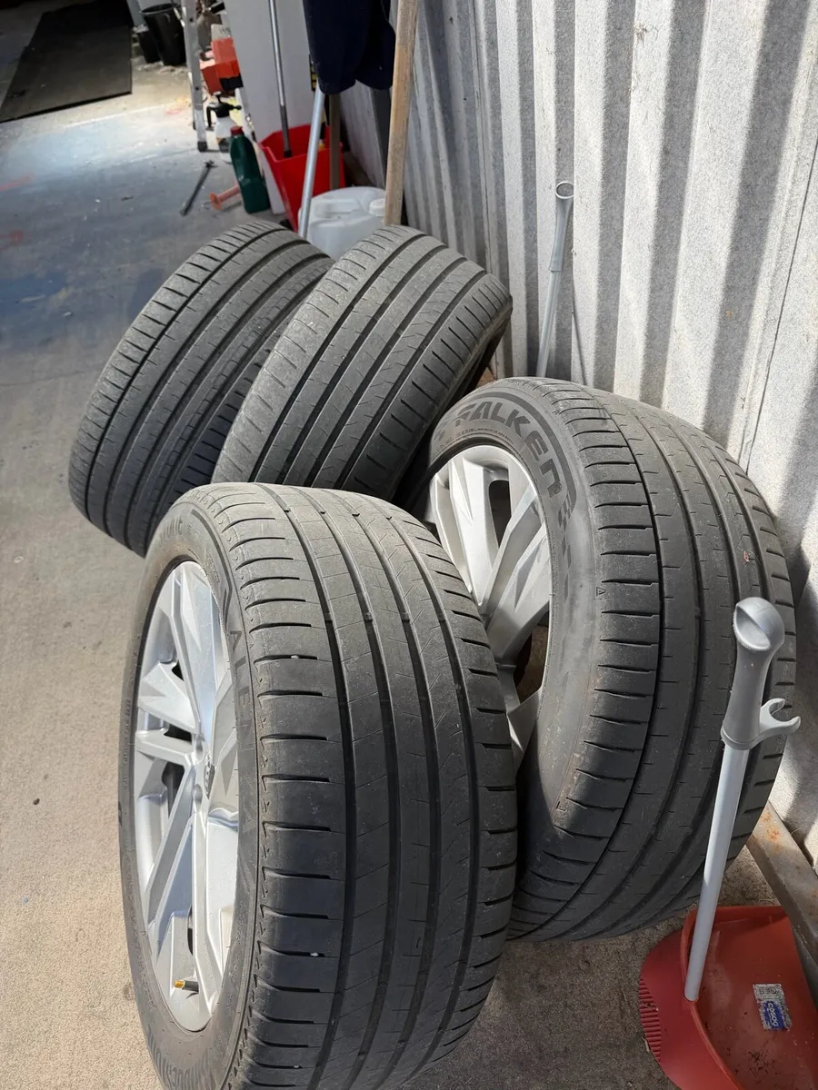 Q7 20” genuine alloys - Image 3