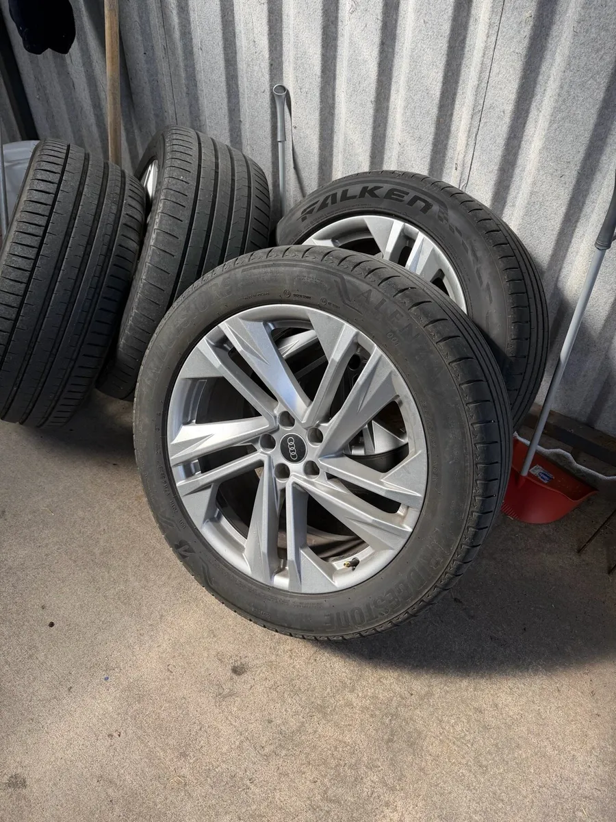 Q7 20” genuine alloys - Image 4