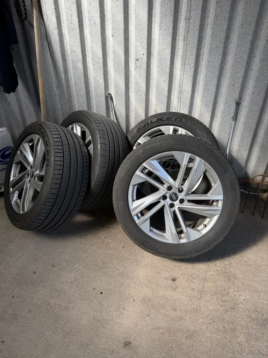 Q7 20” genuine alloys - Image 1
