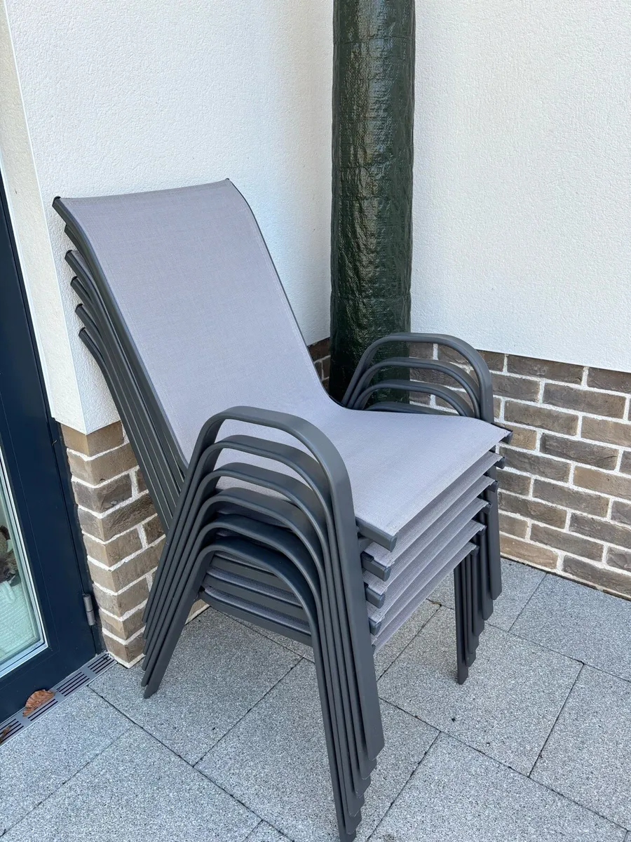 Garden table and chairs - Image 4