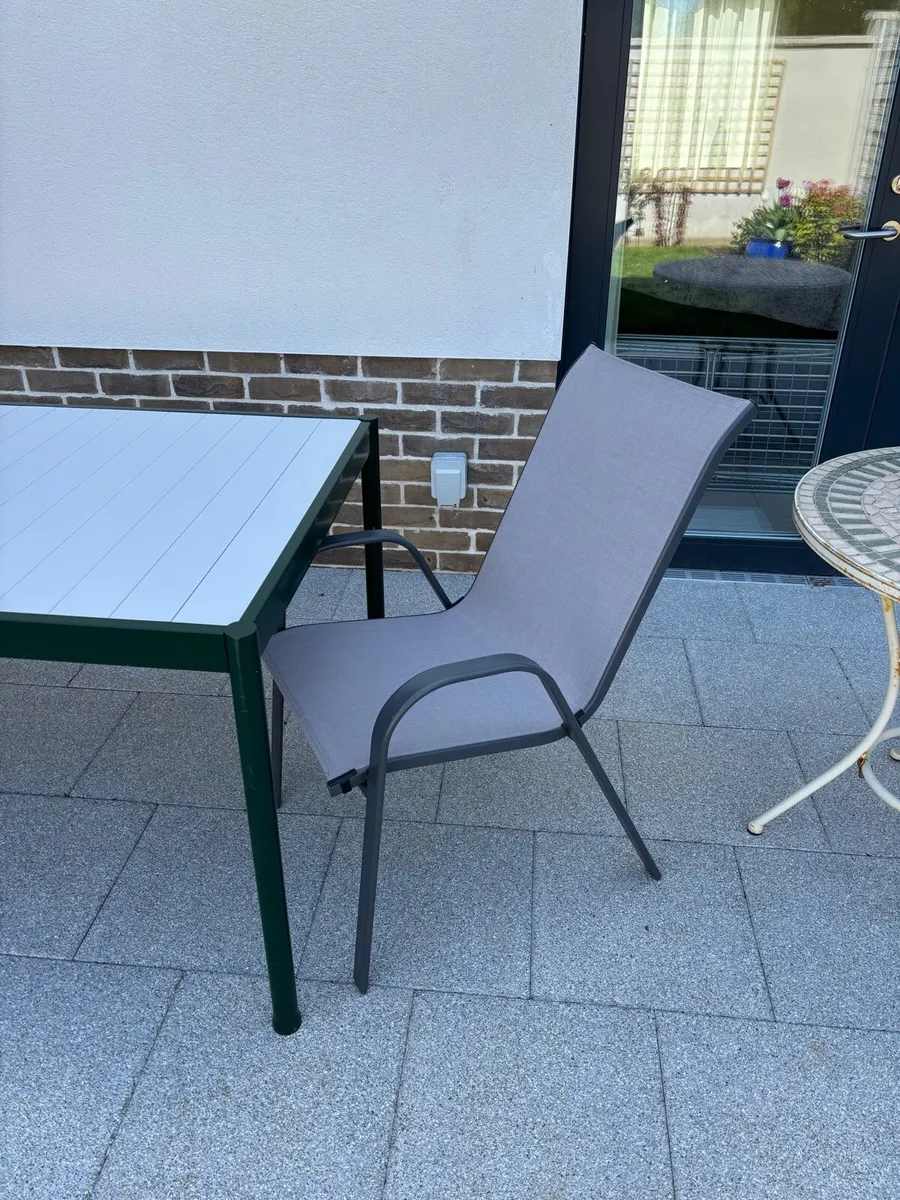 Garden table and chairs - Image 1