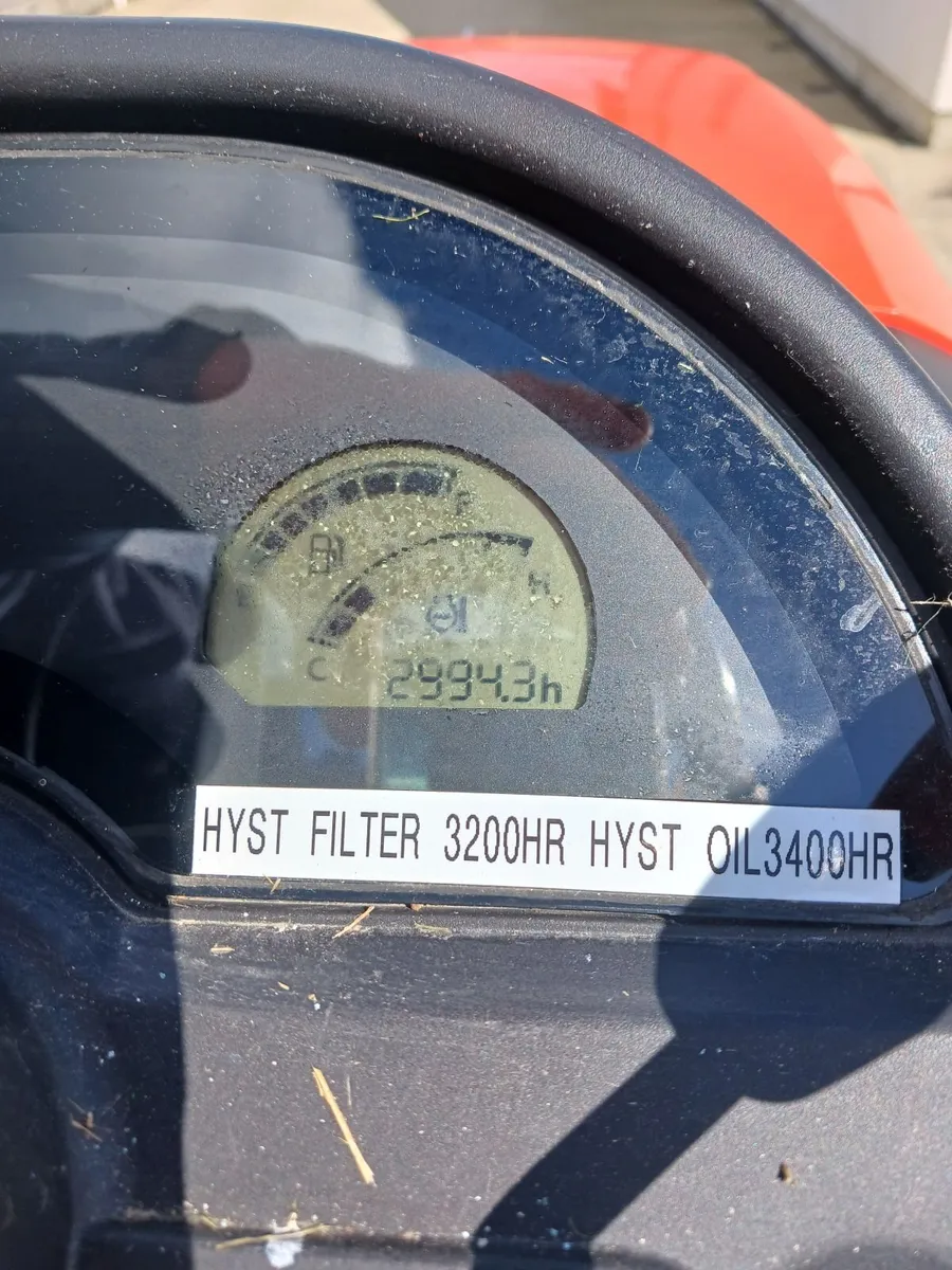 Kubota BX2350 sub compact tractor with mowing deck - Image 3