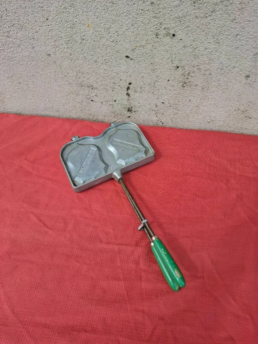 Vintage toasts maker postage possible - Image 1