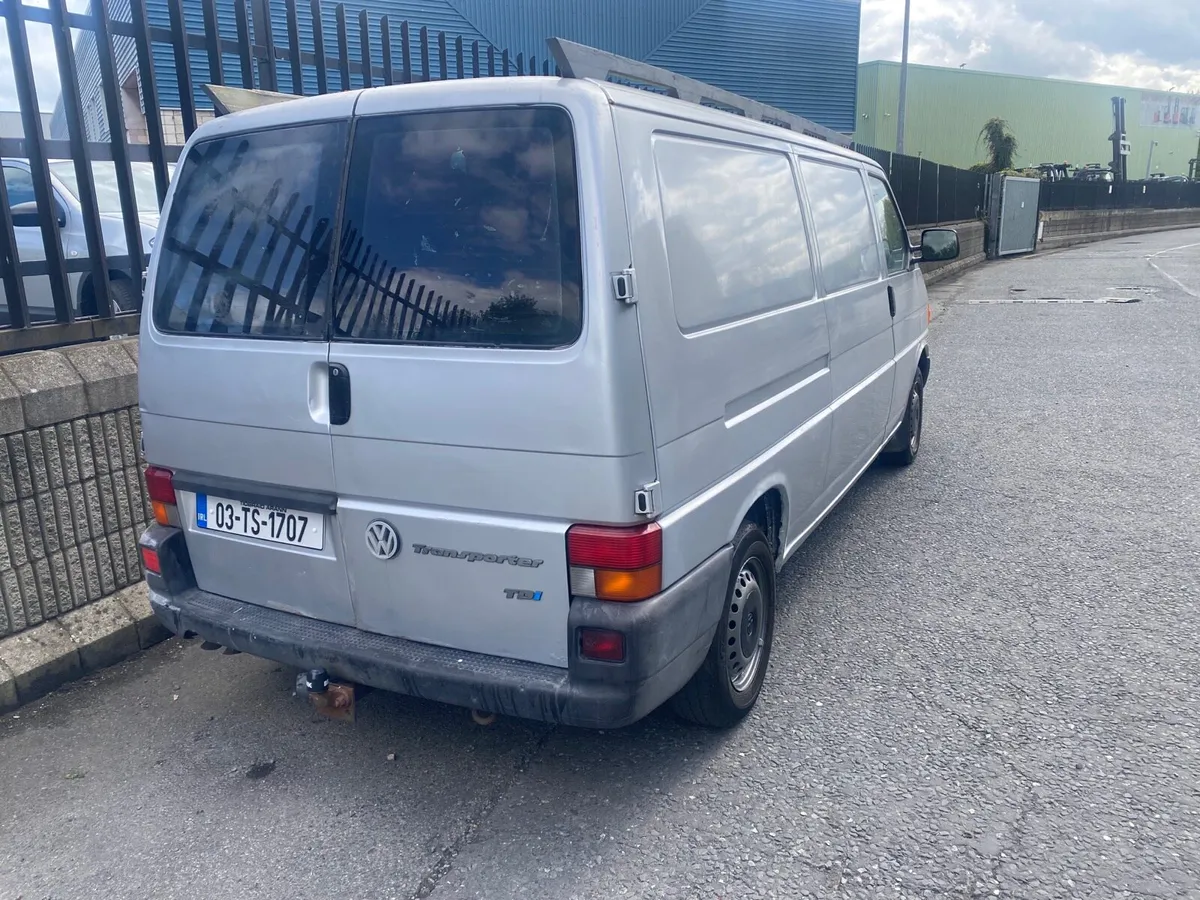 VW Transporter 2.5 TDI LWB - Image 2