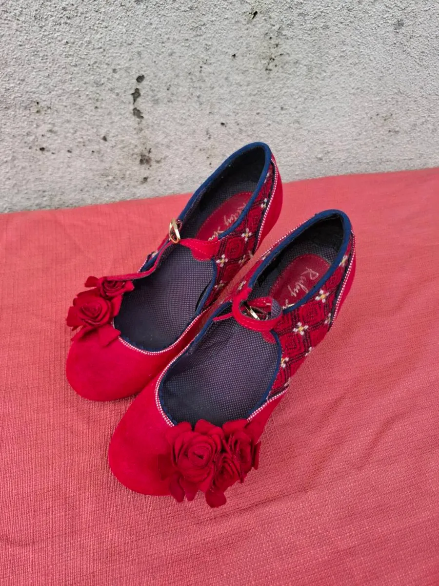Size 3 ruby shoes heels possible to post - Image 2