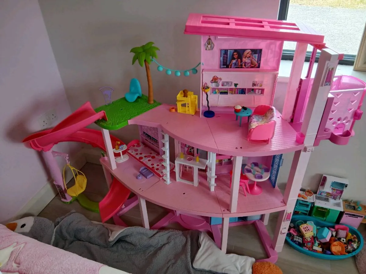 The Barbie Dreamhouse - Image 1