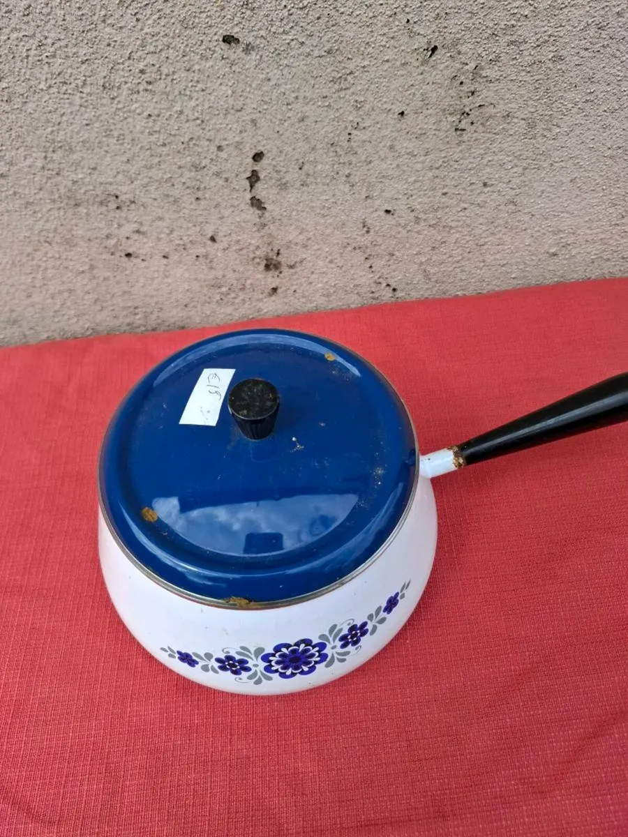 Vintage enamel cooking pot postage possible - Image 2