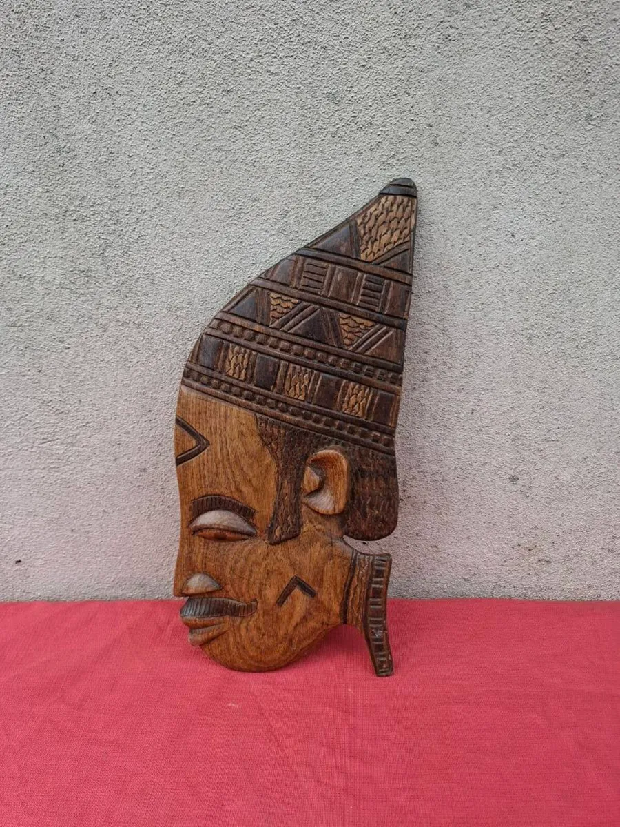 Wood sculpture possible to post - Image 1