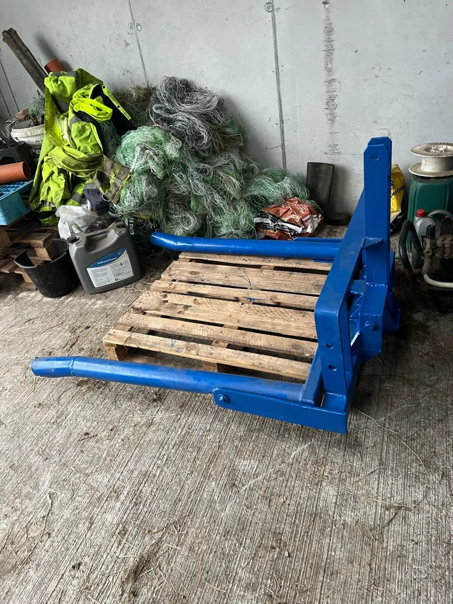 Bale carrier - Image 1