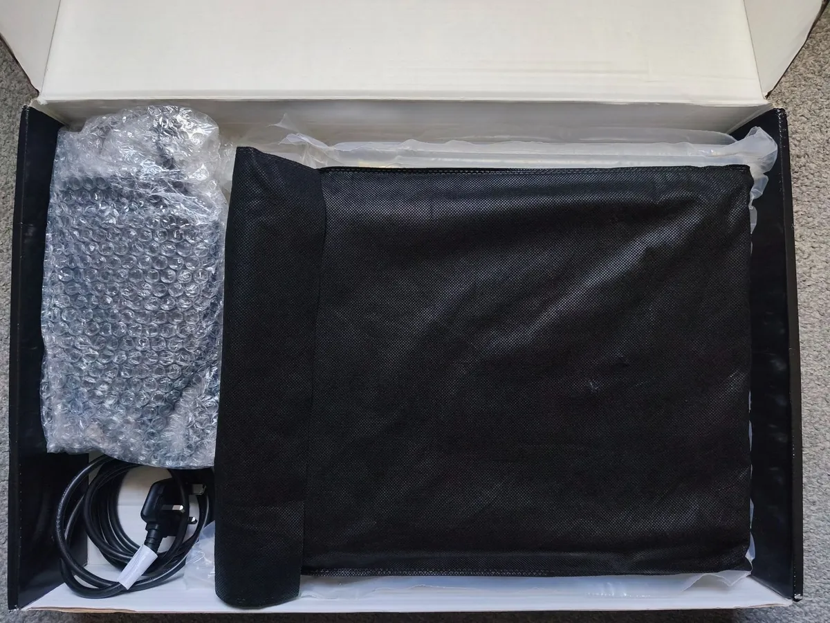 Medion Erazer X20 Gaming Laptop - Like New - Image 4