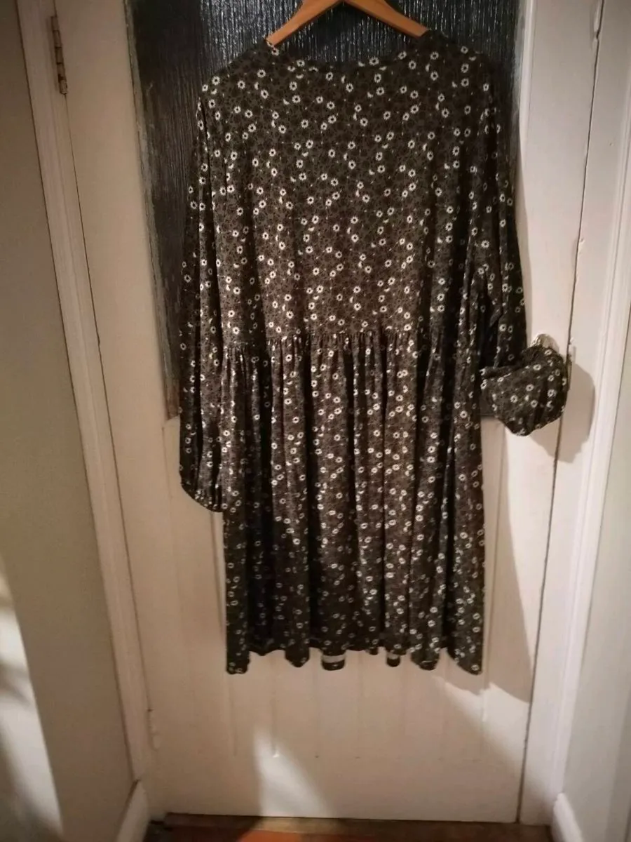 New look Curves mixed floral Dress, round neck lon - Image 2