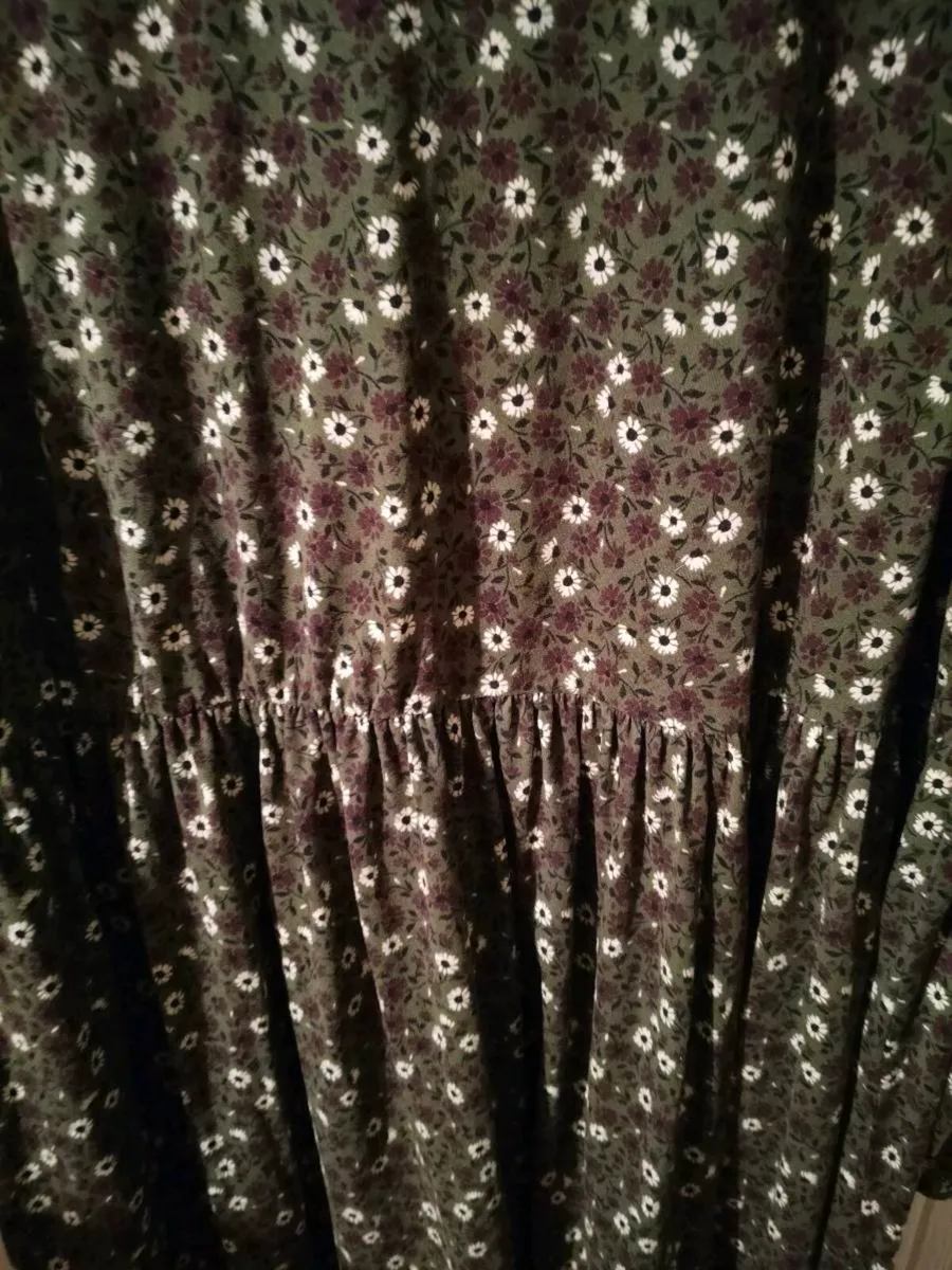 New look Curves mixed floral Dress, round neck lon - Image 3