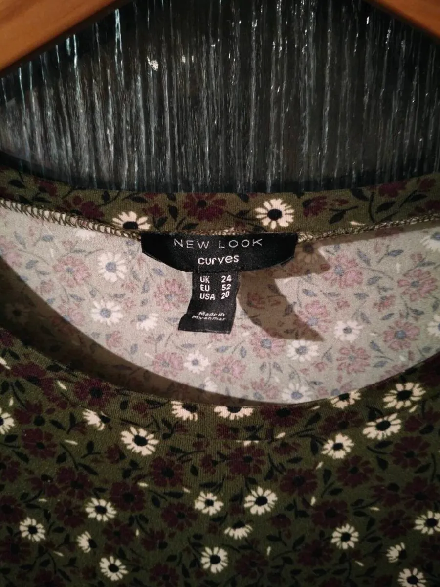 New look Curves mixed floral Dress, round neck lon - Image 4