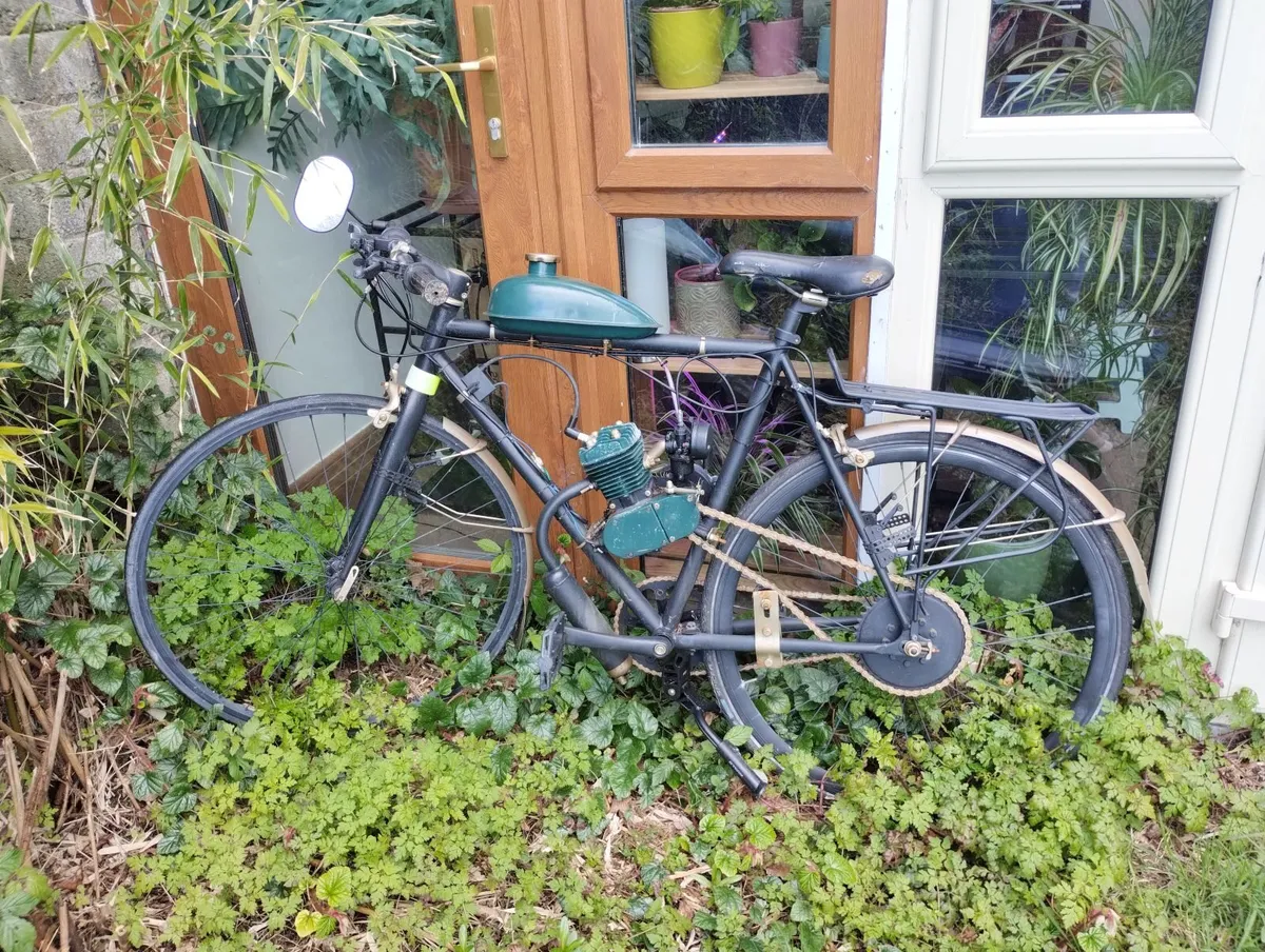 Bike with broken engine - Image 2