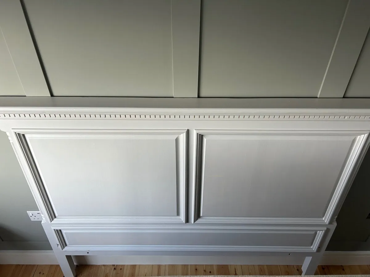 Wooden headboard - Image 1