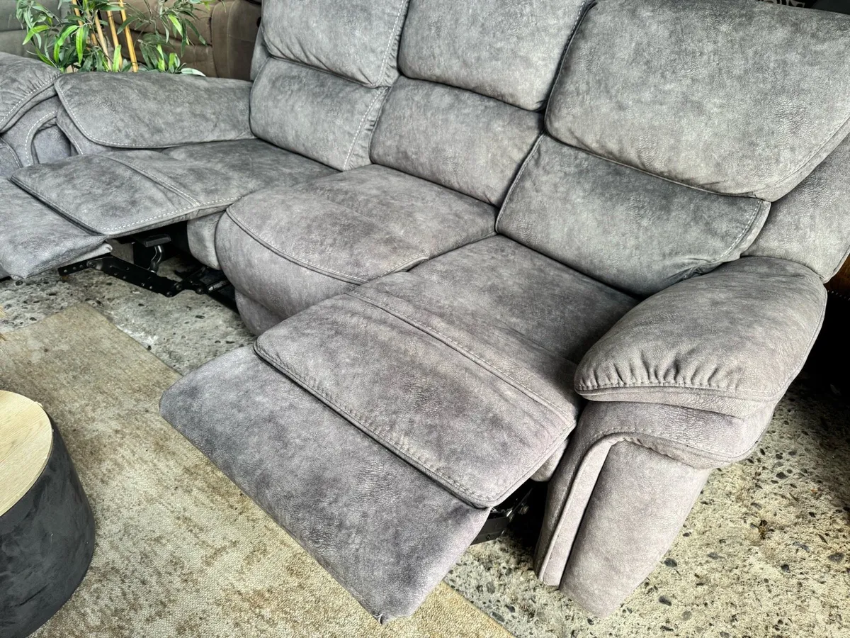 Very good condition 3+2 seater grey recliners - Image 3