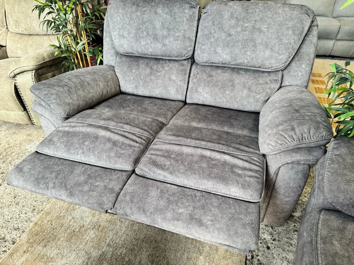 Very good condition 3+2 seater grey recliners - Image 4