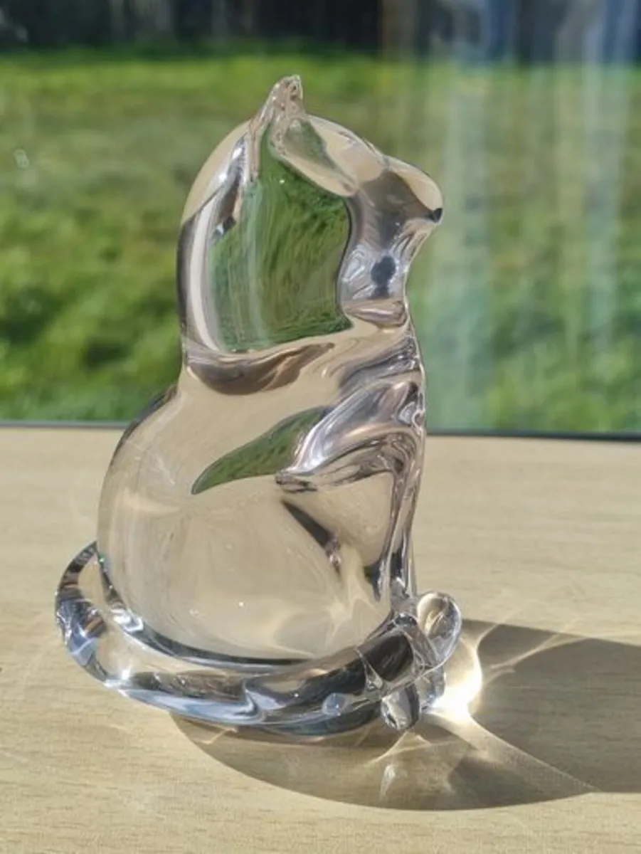 Crystal figurine of a cat in a sitting position - Image 1