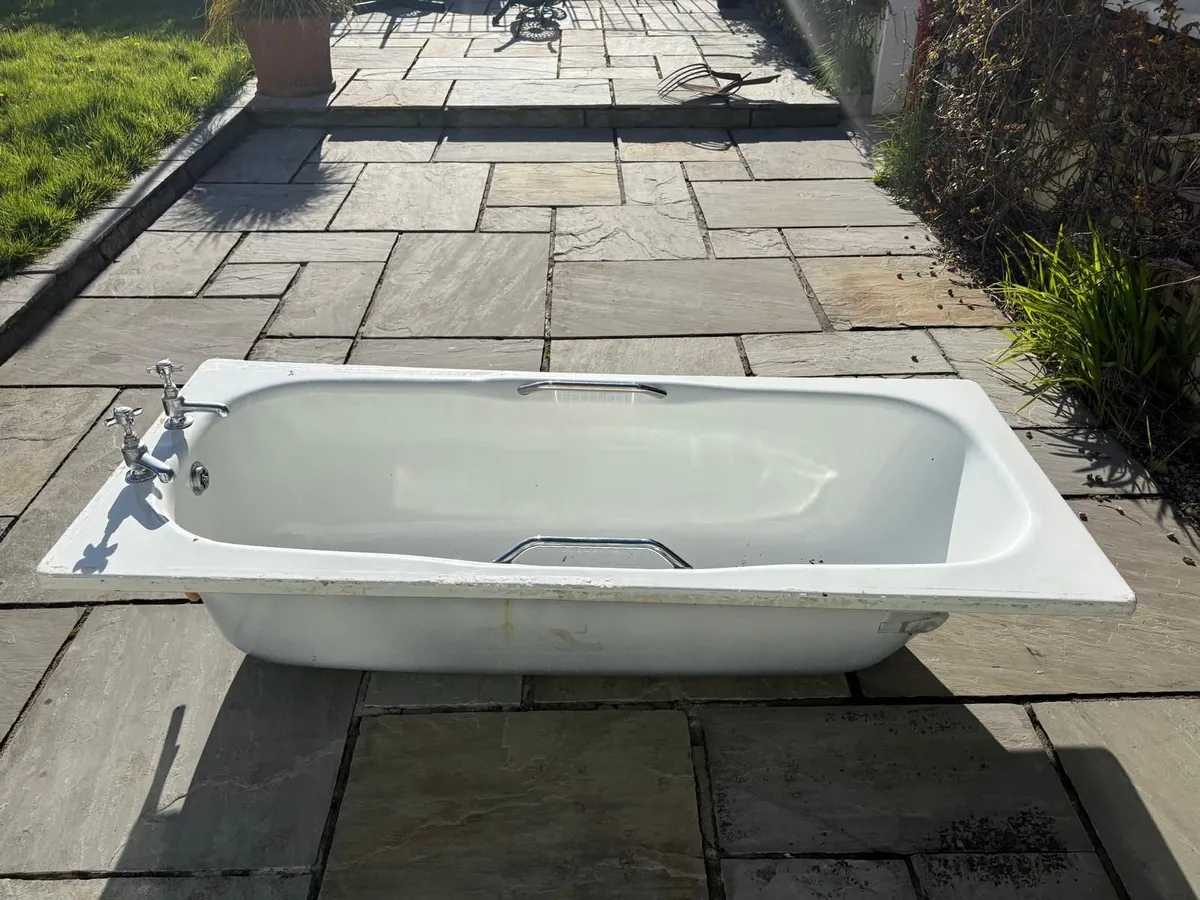 Cast iron bath & shower tray - Image 1