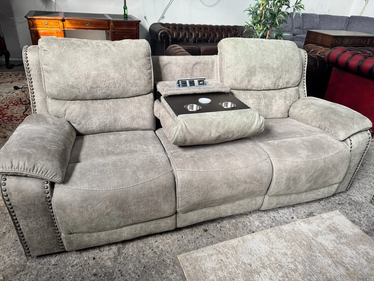 As new 3+2 seater recliner suite - Image 3