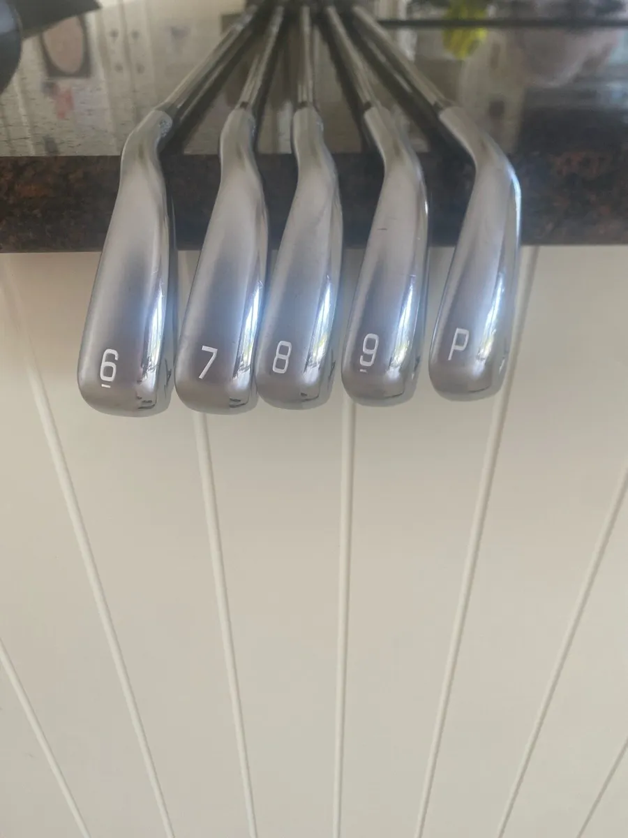 Mizuno JPX 923 Irons/ Cleveland XL Launcher Hybrid - Image 1